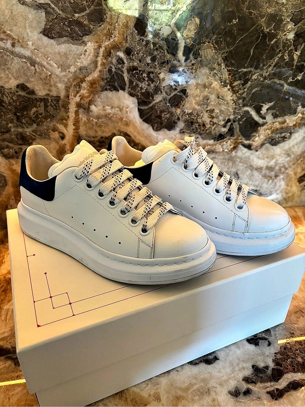 Alexander McQueen Oversized Sneaker Larry White/Paris Blue Larry White & Blue EU